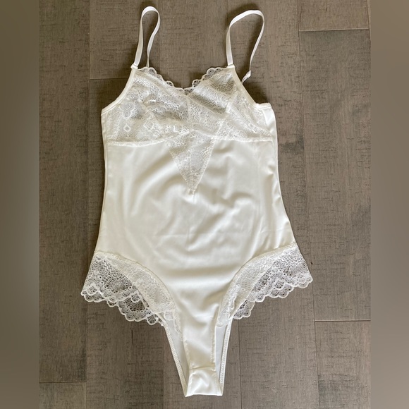 ⭐️ 2 for $10 OR $7 each ⭐️ NWOT Eroaerst White Lace Tummy Control Bodysuit- US-M - Picture 2 of 8